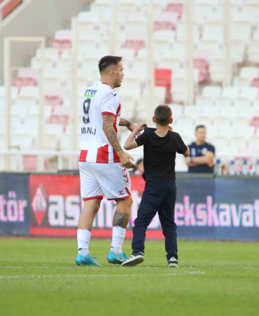 Si̇vassporlu Küçük Taraftar, Forma İçi̇n Sahaya Gi̇rdi̇
