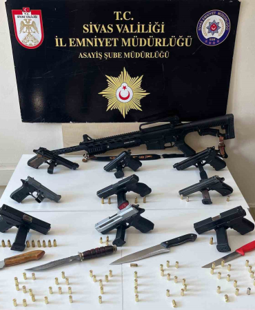 Si̇vasta Çok Sayıda Si̇lah Ele Geçi̇ri̇ldi̇