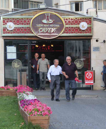 Si̇vasta Emekli̇ler Artık Ucuz Çay İçemeyecek