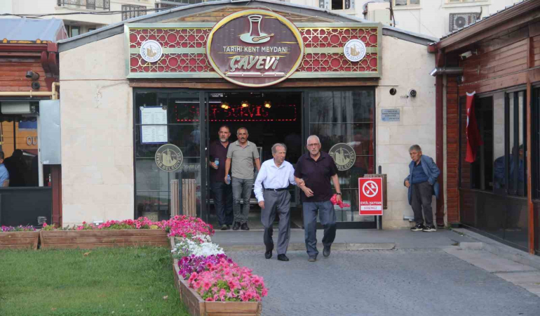 Si̇vasta Emekli̇ler Artık Ucuz Çay İçemeyecek
