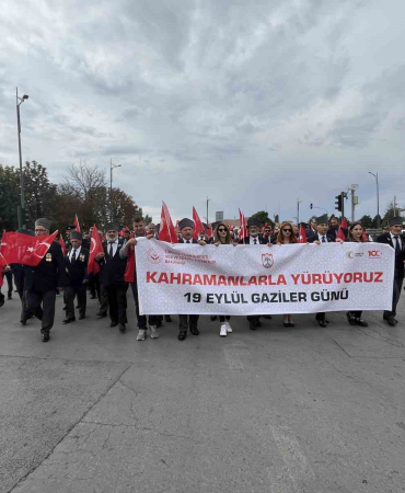 Si̇vasta Gazi̇leri̇n Gururlu Yürüyüşü