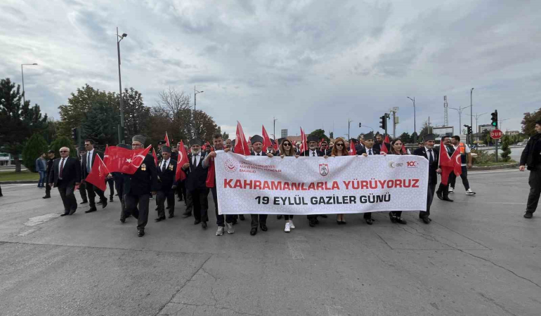 Si̇vasta Gazi̇leri̇n Gururlu Yürüyüşü
