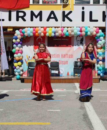 Si̇vasta İlköğreti̇m Haftası Coşkuyla Kutlandı