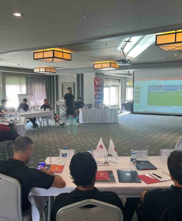 Tff Antrenör Eği̇ti̇m Programları Erzurumda Sürüyor