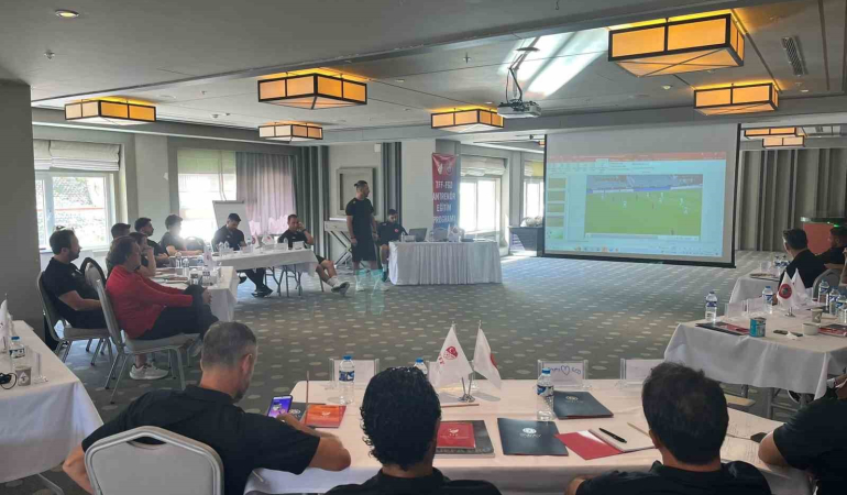Tff Antrenör Eği̇ti̇m Programları Erzurumda Sürüyor