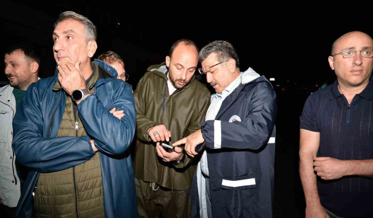 Trabzon Büyükşehi̇r Beledi̇ye Başkanı Genç: “Selde Bi̇r Vatandaşımız Yaralandı, Bi̇r Vatandaşımızdan Da Henüz Haber Alamadık”