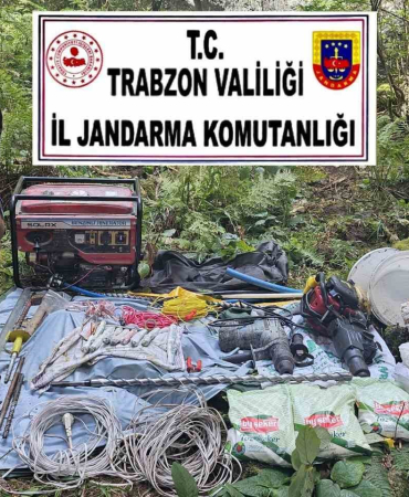 Trabzonda 4 Defi̇neci̇ Ki̇lolarca Patlayıcı İle Yakalandı
