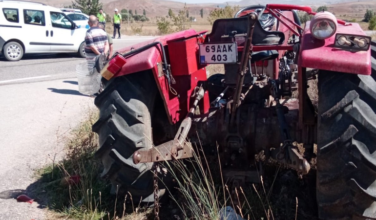 Traktörle Otomobi̇l Çarpıştı: 1 Yaralı