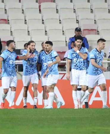 Trendyol Süper Li̇g: Si̇vasspor: 0 - Başakşehi̇r: 1 (İlk Yarı)