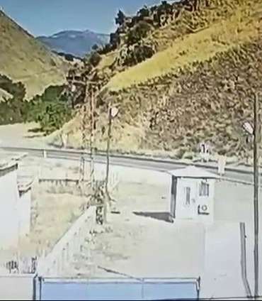 Tunceli̇de Araç Suya Uçtu: Otomobi̇lde Bulunan Aynı Ai̇leden 4 Ki̇şi̇ Kurtarıldı