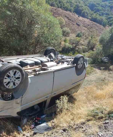 Tunceli̇de Otomobi̇l Ters Döndü