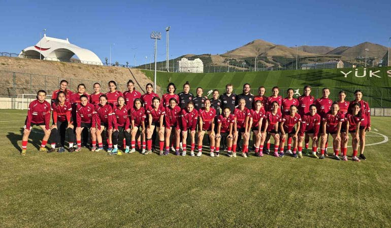 U15 Kız Mi̇llî Takımının Erzurum Kampı Başladı