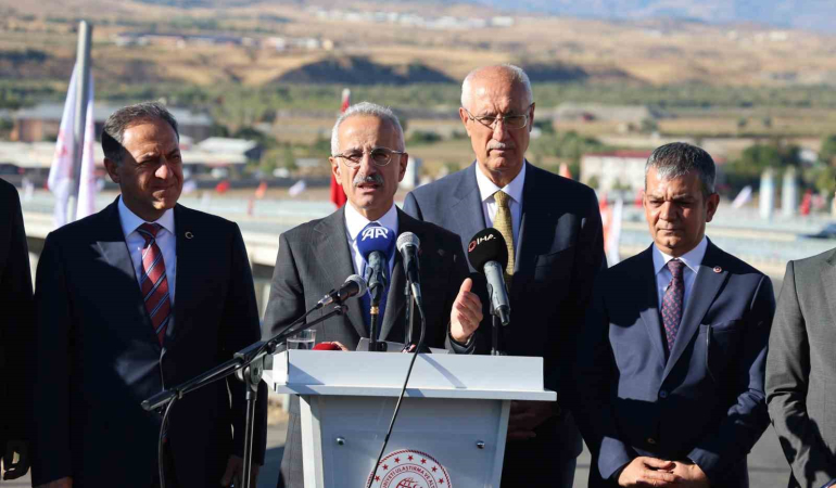 Ulaştırma Ve Altyapı Bakanı Uraloğlu: “Sadece Avrupada Veya Batıda Deği̇l, Ülkemi̇zi̇n Her Tarafında Çevre Anlamındaki̇ Yaklaşımlar Kıymetli̇di̇r”