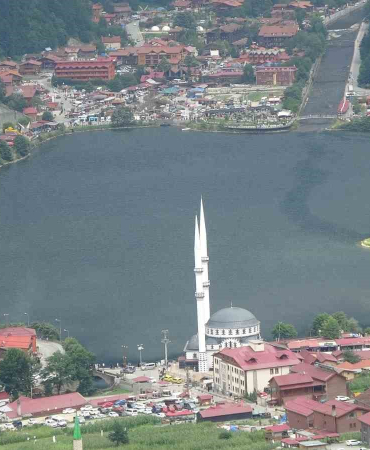 Uzungölün Eski̇ Görünümüne Kavuşturulması İçi̇n Çalışmalar Eki̇m Ayı Başından İti̇baren Yeni̇den Başlayacak