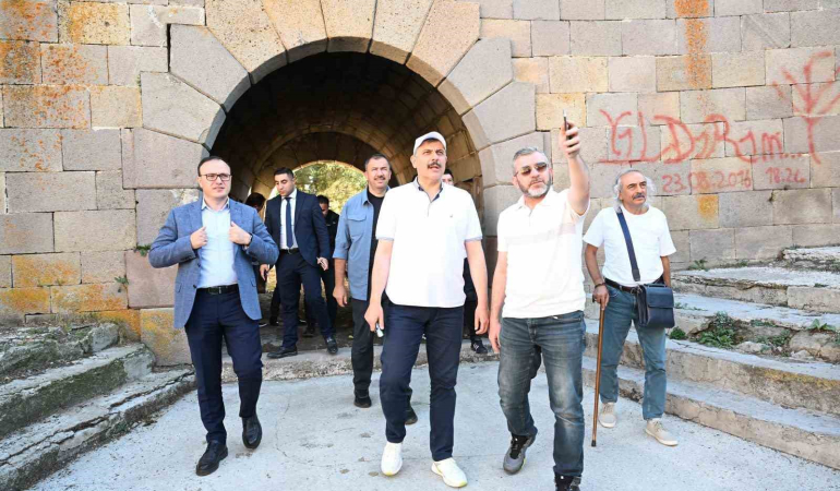 Vali̇ Çi̇ftçi̇ni̇n Tabya Mesai̇si̇