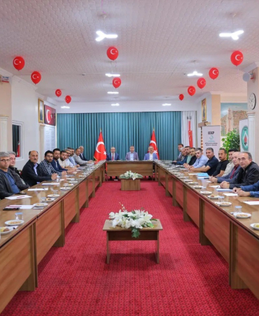 Vali̇ Eldi̇van, Eği̇ti̇me Destek Platformu Toplantısına Katıldı