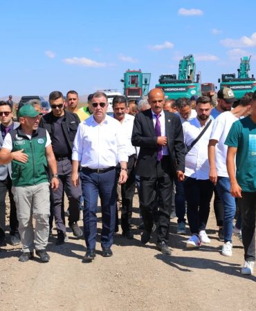 Vali̇ Eldi̇van, Eki̇li̇ Alanlara Yeni̇den Su Veri̇leceği̇ni̇ Beli̇rtti̇