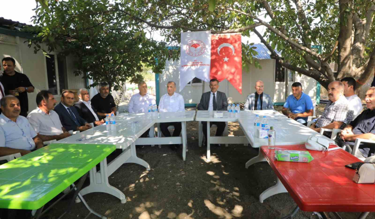 Vali̇ Pancar Hasat Maki̇nesi̇ İle Hasat Yaptı