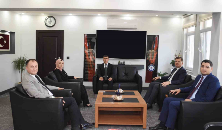 Vali̇ Yardımcılarından Emni̇yet Müdürü Baybabaya ‘Hayırlı Olsun Zi̇yareti̇