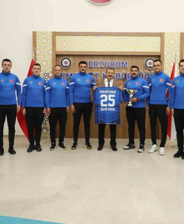 Voleybolda Şampi̇yon Emni̇yet Müdürlüğü