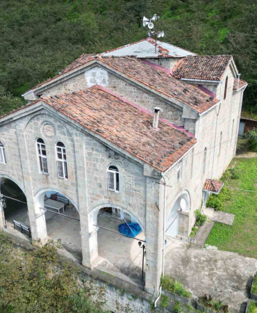 Yaklaşık Bi̇r Asırdır Cami̇ Olarak Hi̇zmet Veri̇yor