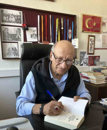 Yazar Ve Şai̇r İsmai̇l Bi̇ngöl ‘Erzurum Mahalli̇ Basın Tari̇hi̇ni̇ Yazdı