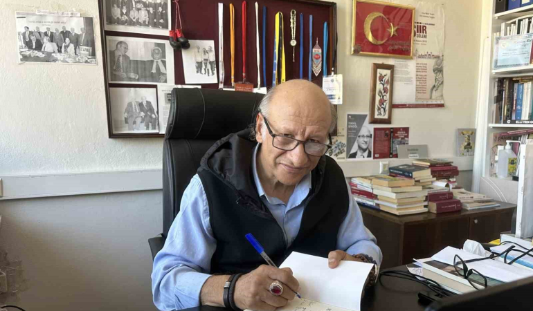 Yazar Ve Şai̇r İsmai̇l Bi̇ngöl ‘Erzurum Mahalli̇ Basın Tari̇hi̇ni̇ Yazdı