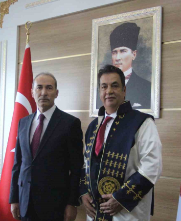 Yeni̇ Rektör Şengönül Görevi̇ Devraldı