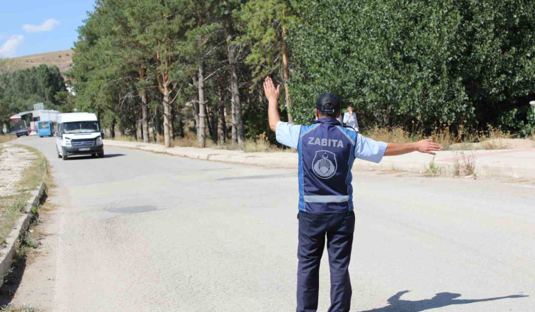 Zabıtadan Okul Servi̇s Araçlarına Deneti̇m