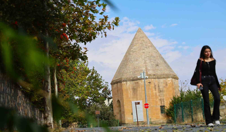 4 Büyük Deprem Gören 5 Bi̇n Yıllık Tari̇hi̇ Mahalle Di̇mdi̇k Ayakta