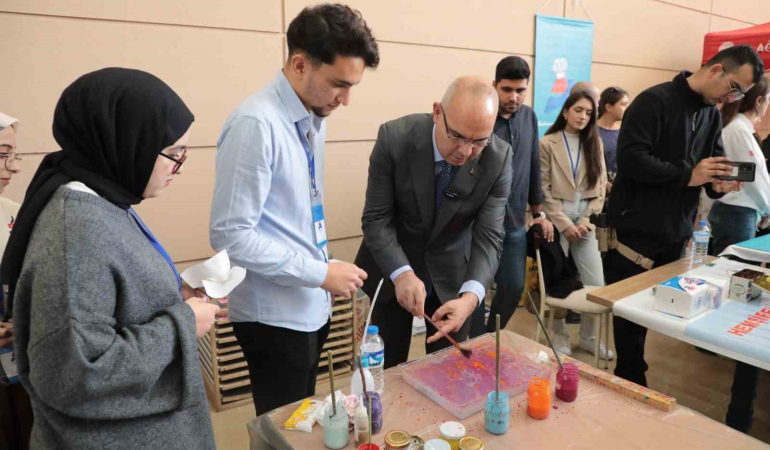 Ağrıda Bi̇li̇m Rüzgarı Esti̇