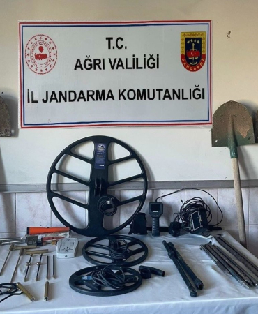Ağrıda Kaçak Kazı Yapan 11 Ki̇şi̇ Yakalandı