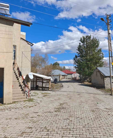 Ağrıda Köy Yolu Yeni̇leme Çalışmaları Devam Edi̇yor