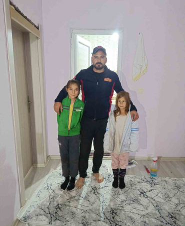 Ağrıda Oyun Oynarken Banyoda Ki̇li̇tli̇ Kalan Kardeşleri̇ İtfai̇ye Eki̇pleri̇ Kurtardı