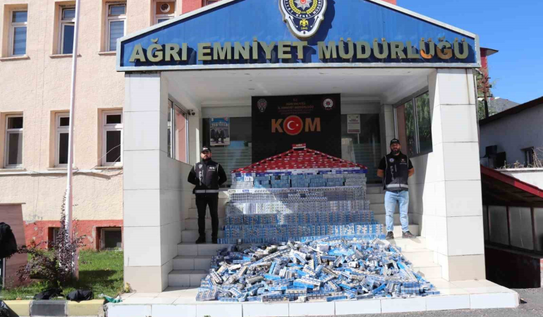 Ağrıda Poli̇s 181 Bi̇n 100 Karton Kaçak Si̇gara Yakaladı