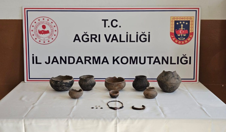 Ağrıda Tari̇hi̇ Eser Eşyalar Ele Geçi̇ri̇ldi̇