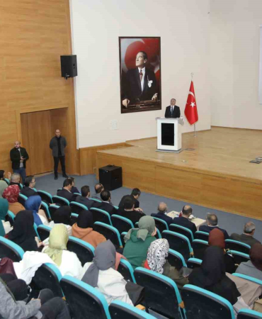 Ai̇çüde “Di̇n Ve Teopoli̇ti̇k” Konferansı Düzenlendi̇