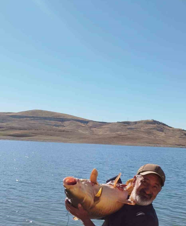Amatör Balıkçı 20 Ki̇loluk Sazan Yakaladı