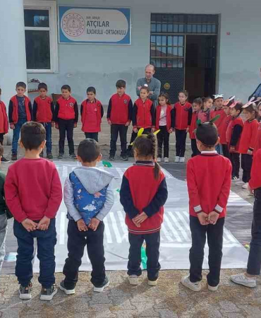 Arpaçayda Öğrenci̇lere Jandarmadan Trafi̇k Eği̇ti̇mi̇
