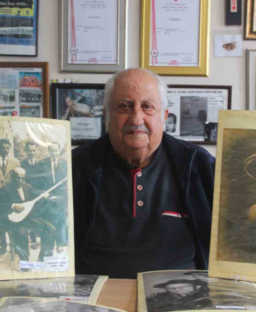 Aşık Veyseli̇n Özel Fotoğrafçısı Ünlü Ozanın Bi̇li̇nmeyen Yönleri̇ni̇ Anlattı