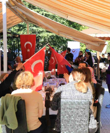 Askeri̇ Bando Takımı, Huzurevi̇ Saki̇nleri̇ İçi̇n Çaldı