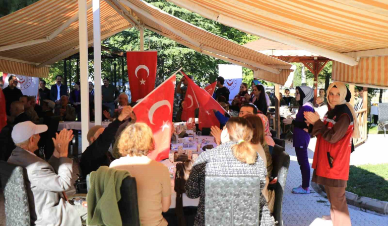 Askeri̇ Bando Takımı, Huzurevi̇ Saki̇nleri̇ İçi̇n Çaldı