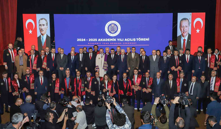 Atatürk Üni̇versi̇tesi̇ Yeni̇ Akademi̇k Yıla Merhaba Dedi̇