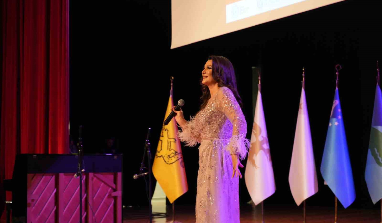 Azerbaycanlı Sanatçı Mammadovadan Unutulmaz Konser