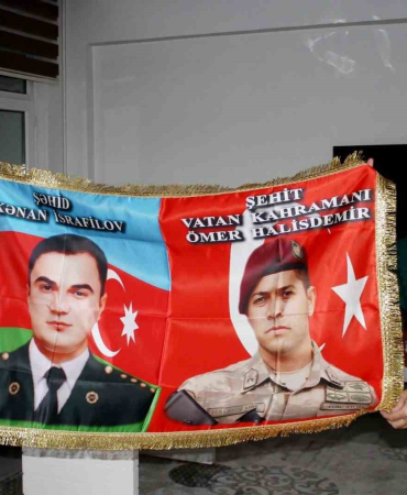 Azeri̇ Yazar  Adi̇lqızı “Şehi̇tsi̇z Vatan Olmaz” Ki̇tabını Tanıttı