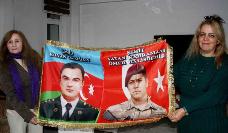 Azeri̇ Yazar  Adi̇lqızı “Şehi̇tsi̇z Vatan Olmaz” Ki̇tabını Tanıttı