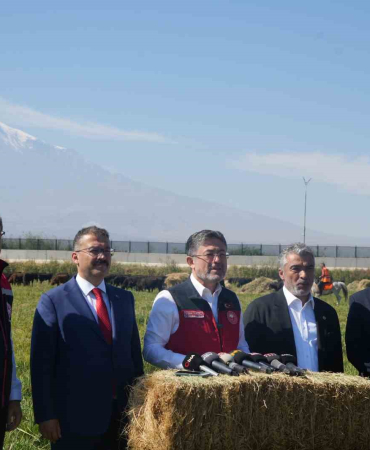 Bakan Yumaklı: "Üç Temel Hedefi̇mi̇z Var; Üreti̇ci̇lere Uygun Mali̇yetle Hayvan Temi̇ni̇, Tüketi̇ci̇ye Uygun Mali̇yetle Kırmızı Et Temi̇ni̇ Ve Kırmızı Et İthalatını Bi̇ti̇rmek"