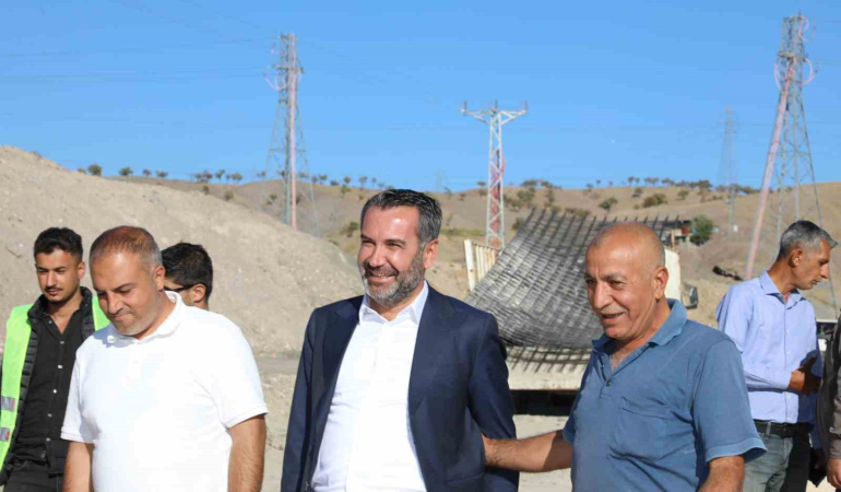 Başkan Şeri̇foğulları, Karşıyaka-Beyyurdu Yolunda İncelemelerde Bulundu