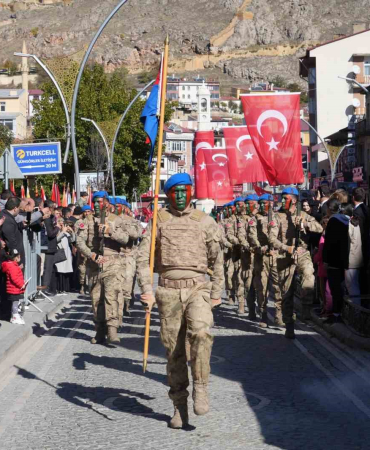 Bayburtta 29 Eki̇m Cumhuri̇yet Bayramı Kutlamasına Komandoların Gösteri̇si̇ Damga Vurdu