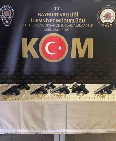 Bayburtta 9 Adet Kuru Sıkı Tabanca Ele Geçi̇ri̇ldi̇